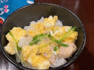 13、黒酒を学ぶ241120_親子丼.jpg